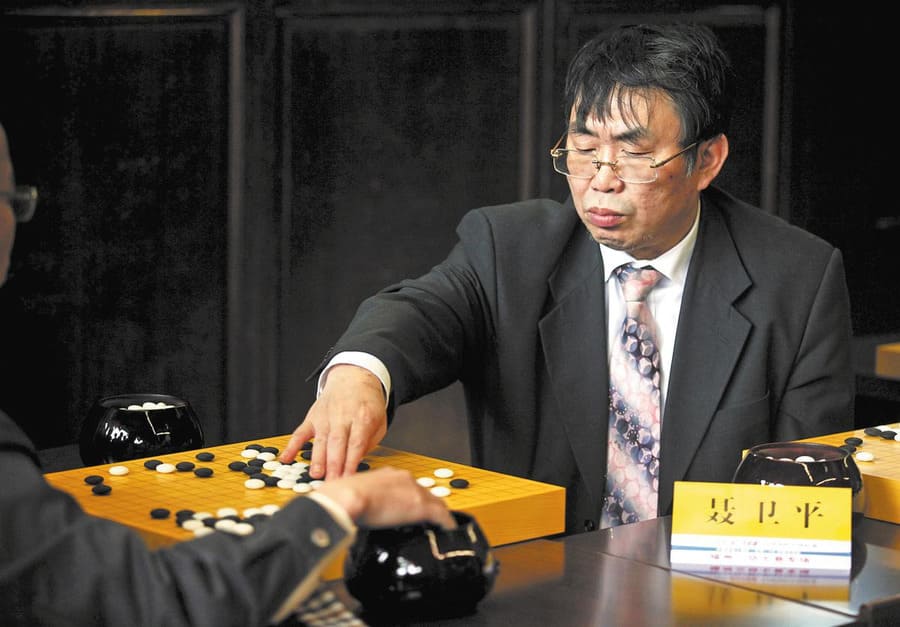 Chinese Go legend Nie Weiping placing a stone during an official tournament game