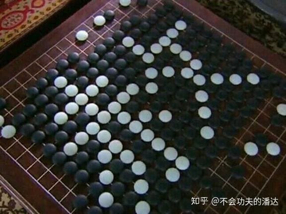 A Go board from The Prince of Han Dynasty with black and white stones arranged to form a large Chinese character.
