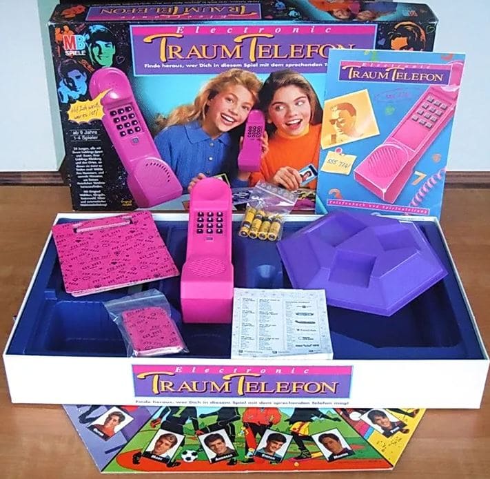 Dream Phone game with bright pink telephones, where players try to figure out who has a crush on them, a fun and vibrant 90s game.