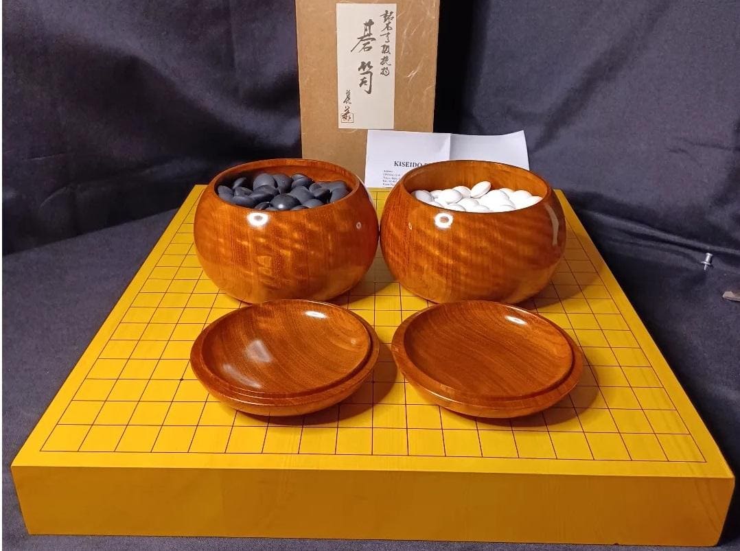 Shin-kaya Go board with matching bowls and lids containing black and white stones