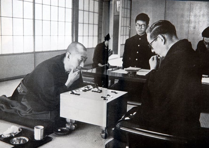 Iconic photo of two Go legends, Go Seigen and Kitani Minoru, locked in concentration during a traditional match.