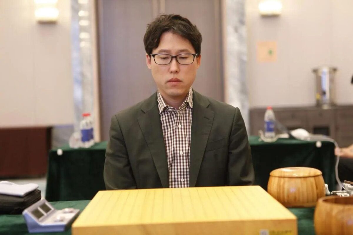 Iyama Yuta sitting quietly before the start of a professional Go game, concentrating