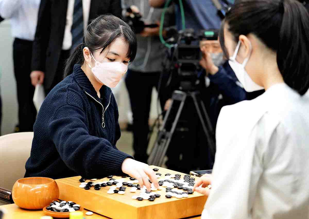 Sumire Nakamura is a Japanese youngest professional Go player