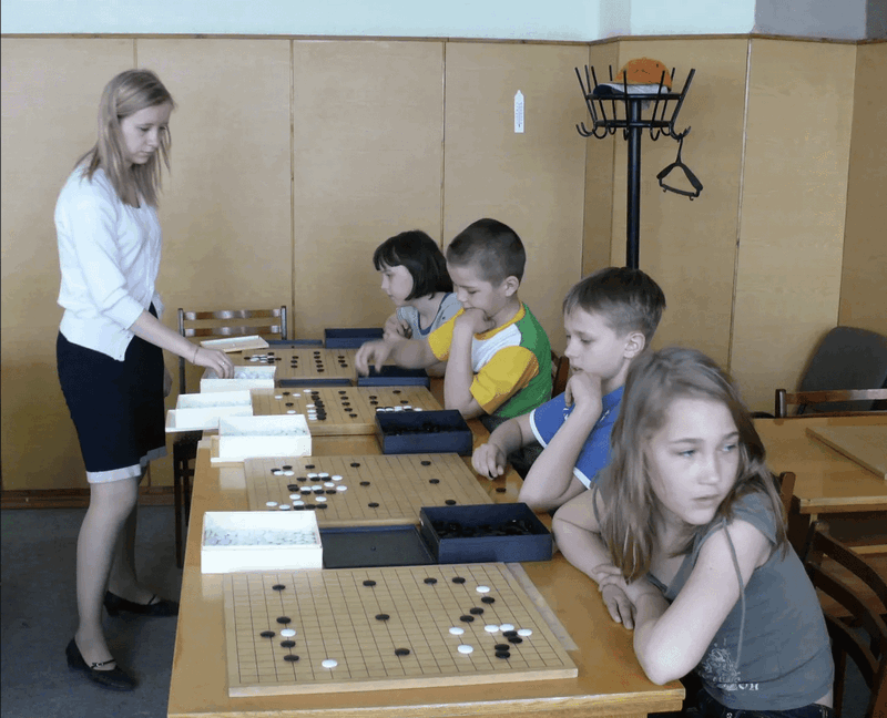 Svetlana Shikshina plays teaching games with students